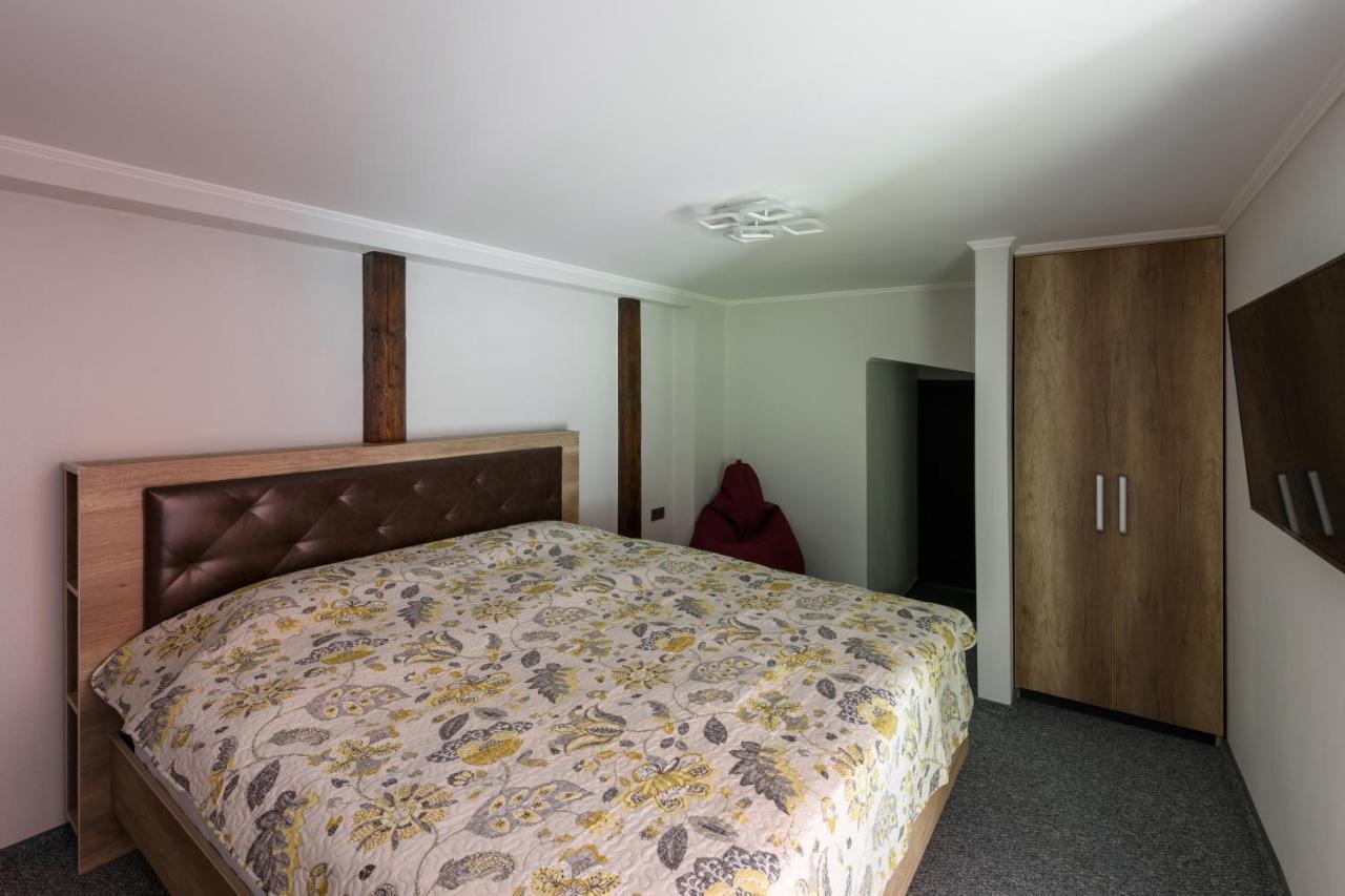 Apart Hotel Fusion Chernivtsi Ngoại thất bức ảnh