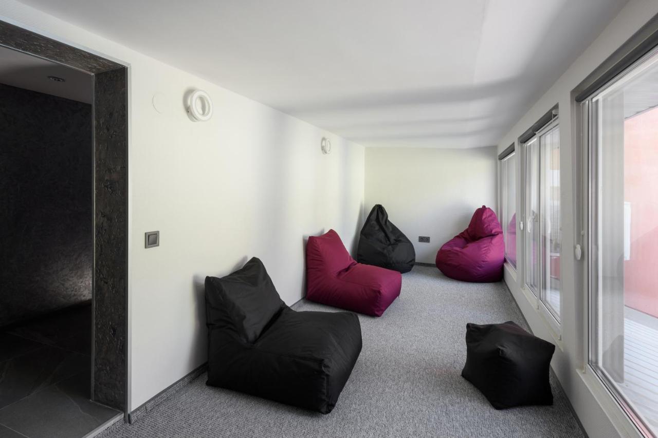 Apart Hotel Fusion Chernivtsi Ngoại thất bức ảnh