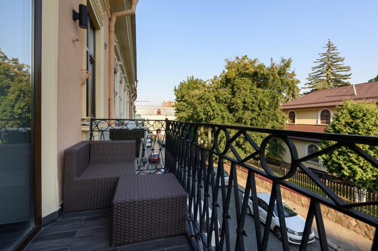 Apart Hotel Fusion Chernivtsi Ngoại thất bức ảnh