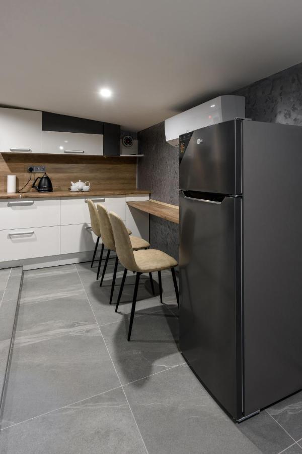 Apart Hotel Fusion Chernivtsi Ngoại thất bức ảnh